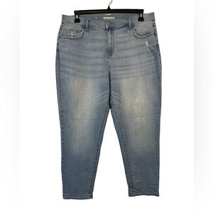 Sonoma Boyfriend Light Wash Plus Size Jeans Size 16 ☀️